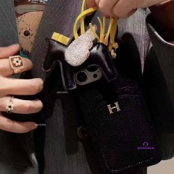 2024hermes/エルメス上品な大人女子にぴったり、ジバンシィ風デザインのiphone15 14 Proケース、puレザー素材が高級感を際立たせる