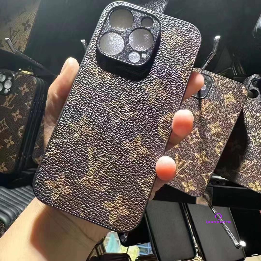 iPhone 15 ケース VERSACE ヴェルサーチ 